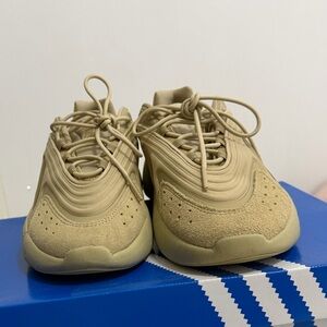 Adidas Ozelia Sneakers Beige / Tan – Size 7.5 US – Used
